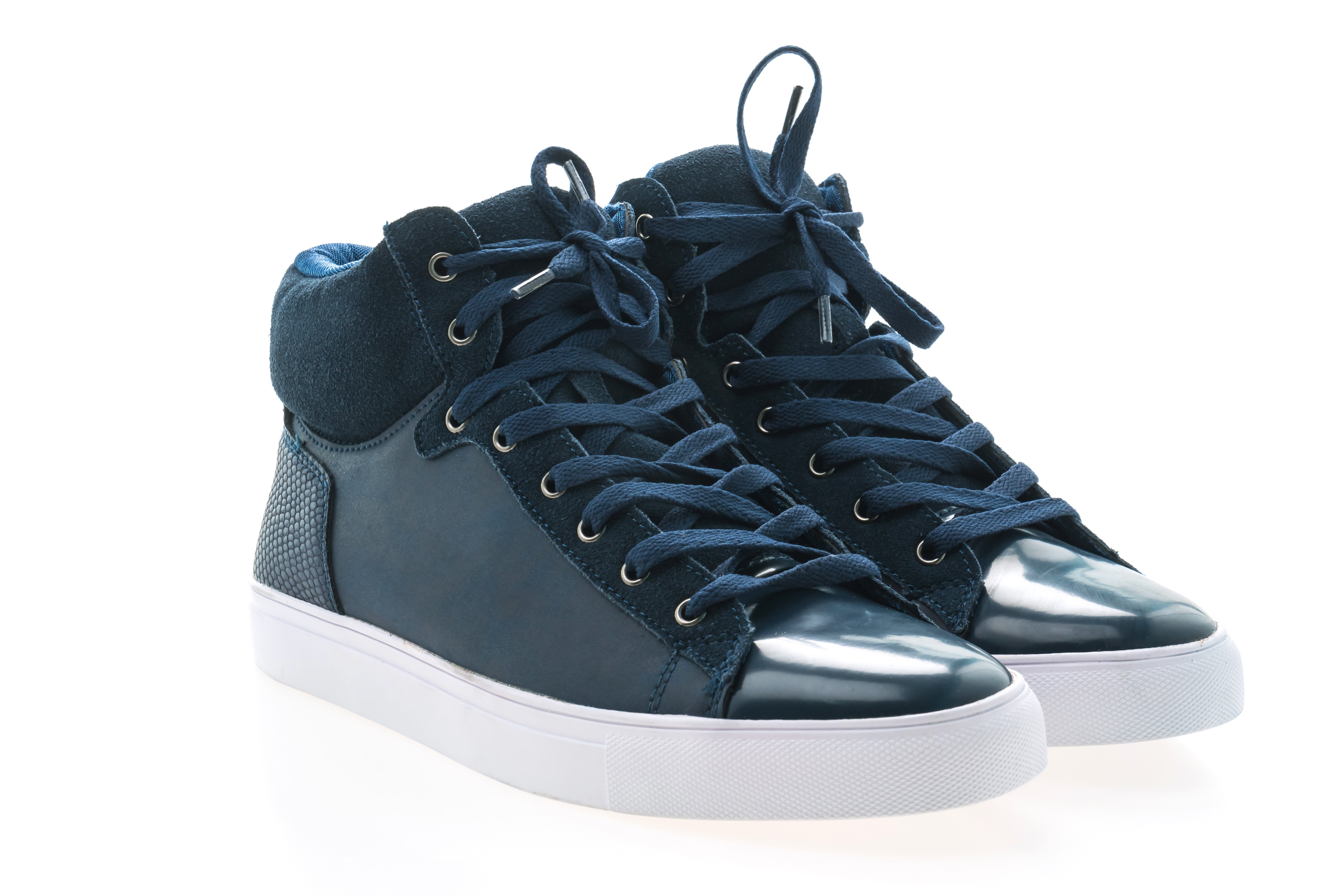 mid top sneakers meaning